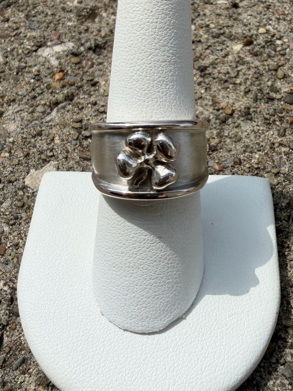 ESPO SIG Sterling Silver 13mm Puffy Clover Tapered Rim Band Ring